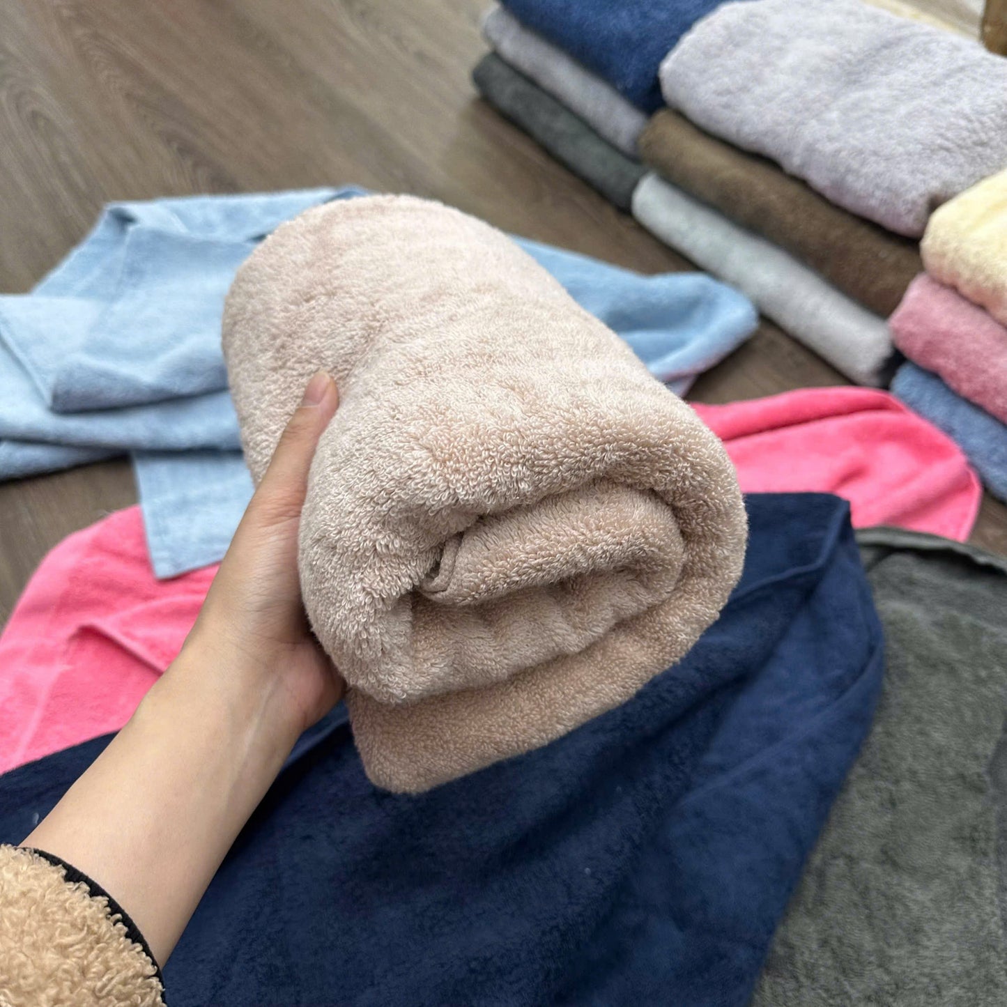 Khăn tắm xuất dư MJ trơn, 210g